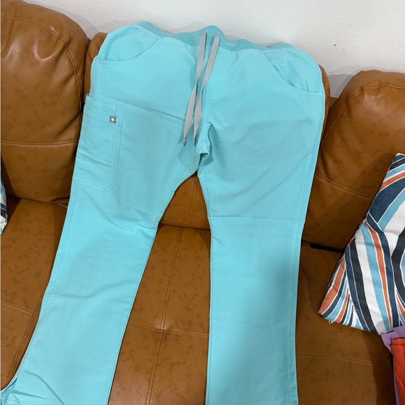 Figs Scrub Set - Picture 3 of 3